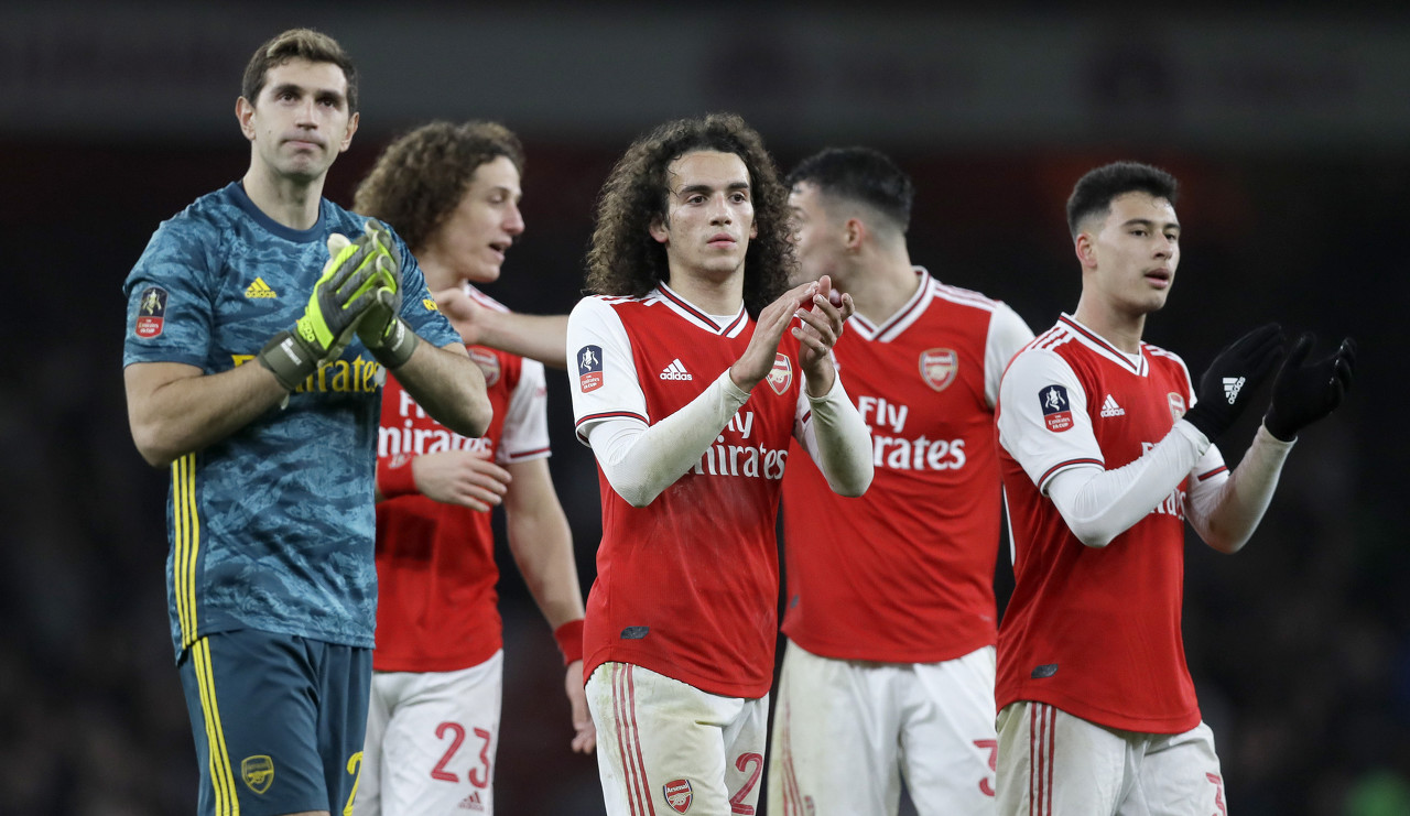 [中超]蒯纪闻传中 莱昂纳多转身低射破门