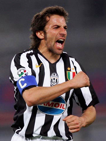 意甲：拉比奥特双响炮助米兰逆转科莫，紧追国际米兰