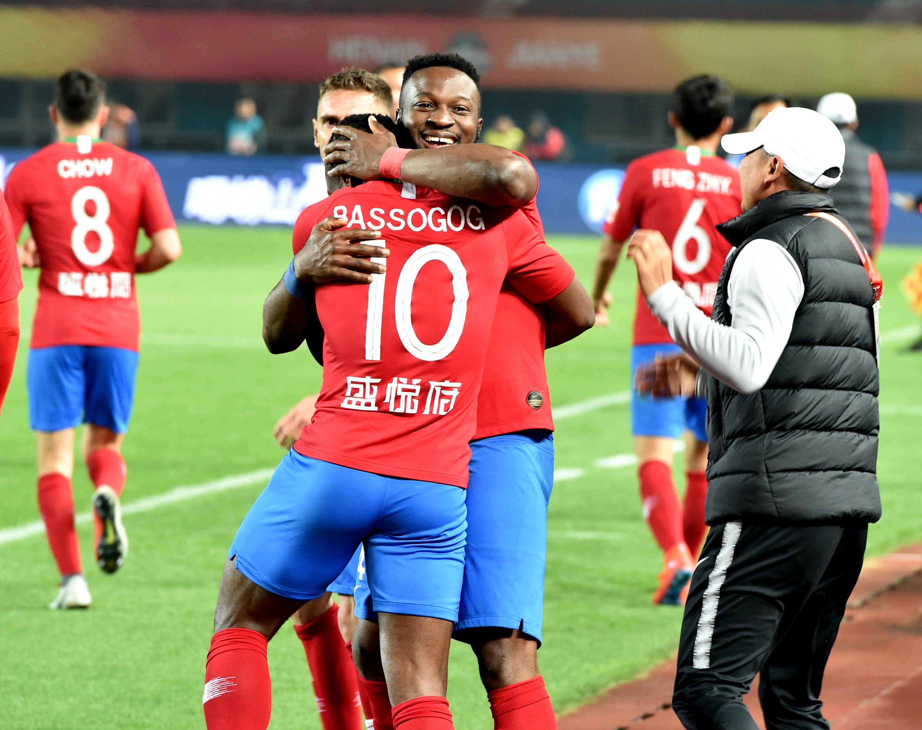 CBA疯狂一夜！深圳宁波再爆大冷，贺希宁一战封神，广东反超上海